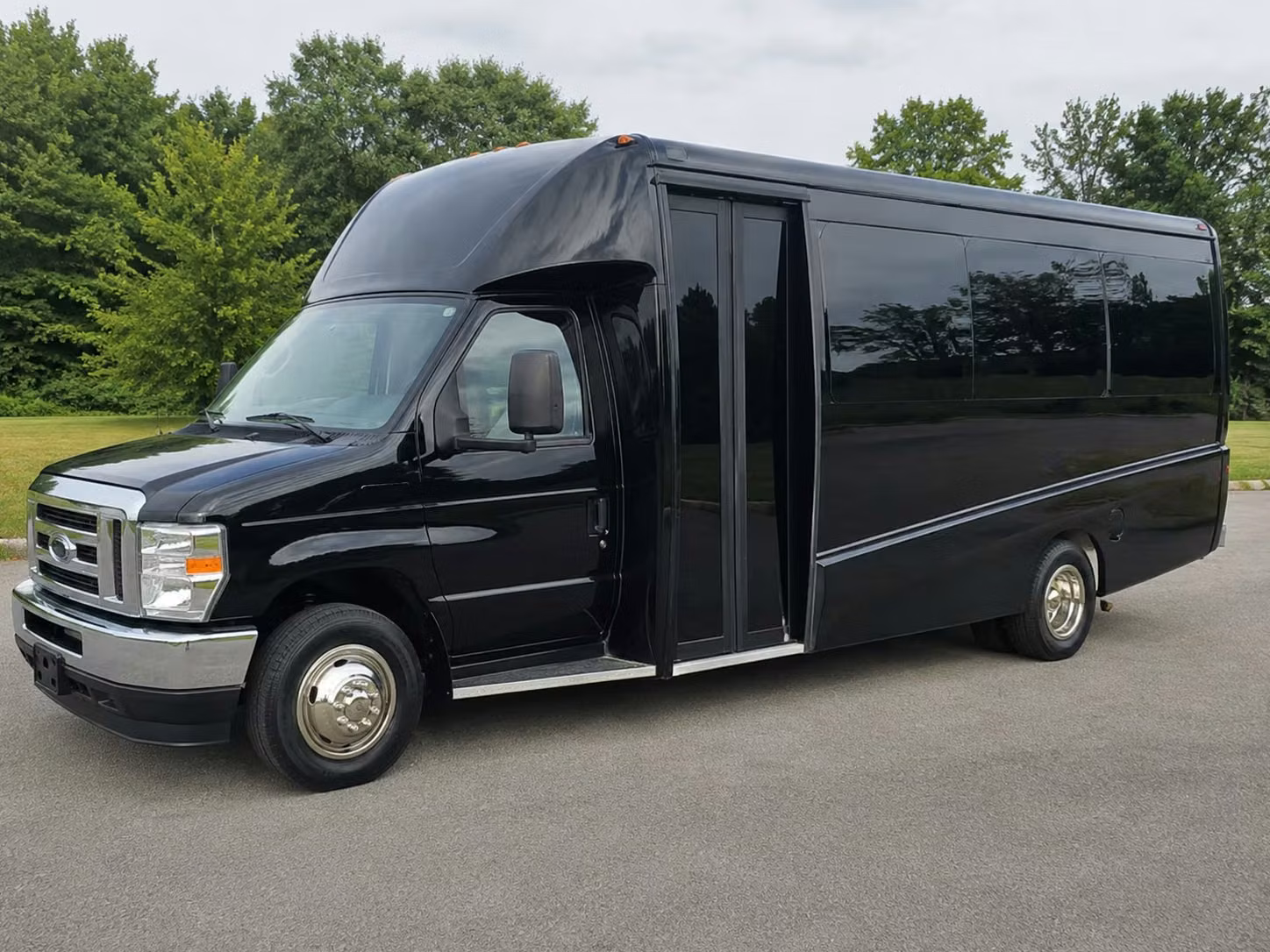 minibus rentals for odessa youth groups visiting the ellen noel art museum